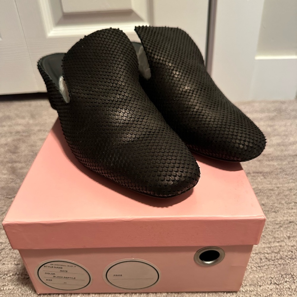 Intentionally Blank Gate Mules